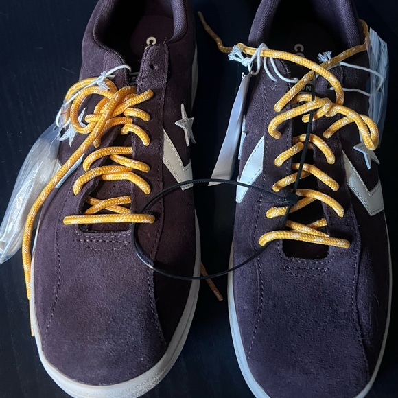 Brand new Converse Suede Low Tops Purple W/ Extra Laces size 10 - Picture 4 of 7